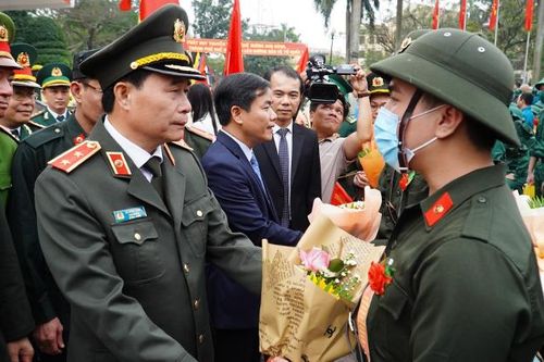 Thứ trưởng Bộ Công an động viên tân binh ở lễ tòng quân tỉnh Thừa Thiên – Huế