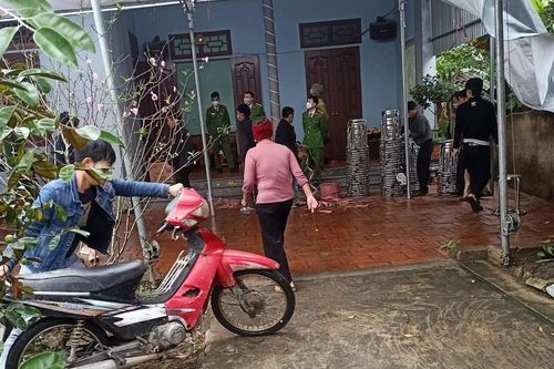 Phát hiện người vợ tử vong bên cạnh chồng bị thương