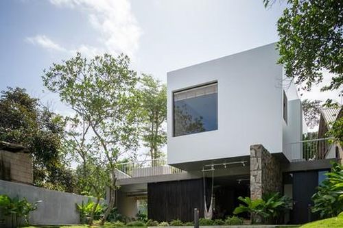 Độc lạ với biệt thự dùng phòng ngủ làm mái hiên che mát tại Huế