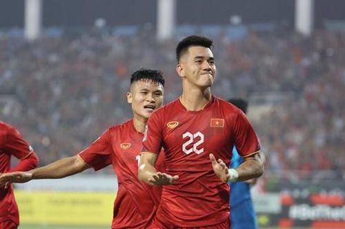 Tiến Linh đứng thứ 29, Theerathon vào tốp 10 Quả bóng vàng châu Á