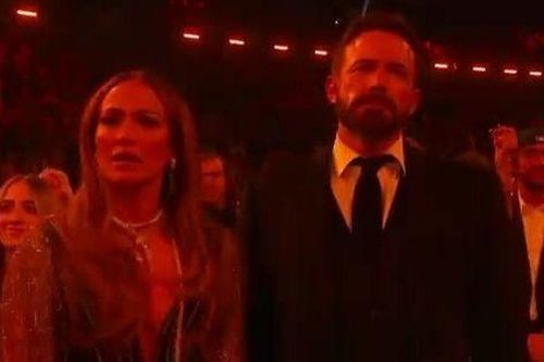 Vẻ mặt tẻ nhạt của Ben Affleck ở Grammy 2023