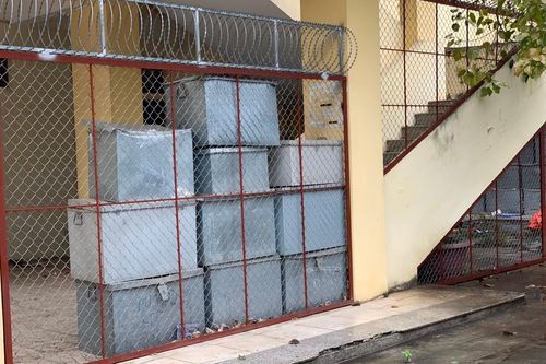 Đình chỉ công tác nữ văn thư mang 60 thùng hồ sơ đi bán phế liệu
