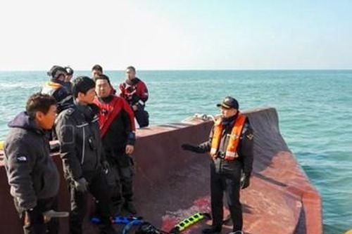 Lật tàu cá ngoài khơi bờ biển Tây Nam Hàn Quốc, 9 thuyền viên mất tích