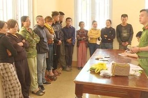 Bắt hàng chục đối tượng đang say sưa đánh bạc quy mô lớn ở Đắk Lắk