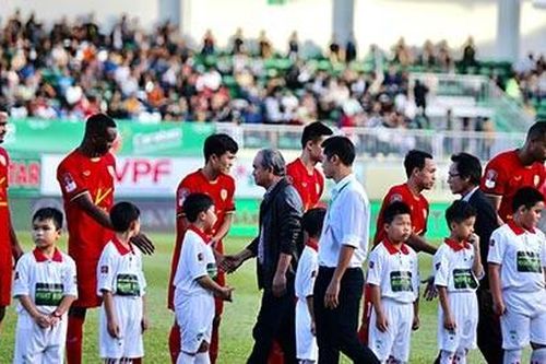 HLV châu Âu thất vọng khi Hà Nội FC bị Viettel cầm chân; Đâu là lý do khiến bầu Đức 'ưng cái bụng' sau trận khởi đầu của HAGL?