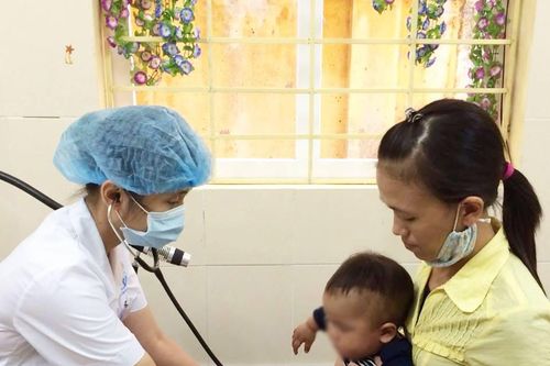 Trẻ dễ bị tiêu chảy cấp do Rotavirus khi thời tiết lạnh, ẩm