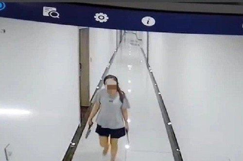 Hà Nội: Xác minh thông tin người phụ nữ cầm dao dọa cư dân tại một chung cư