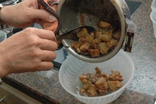 Thói quen quá nhiều người mắc khi chế biến thịt lợn không khác nào cho cả nhà ăn thuốc độc