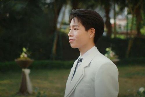 Đức Phúc tung teaser sản phẩm Valentine, có cú bắt tay lịch sử với nhóm nhạc nam huyền thoại quốc tế?