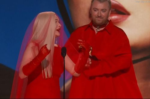 BTS bại trận trước nữ ca sĩ chuyển giới đầu tiên nhận giải GRAMMY