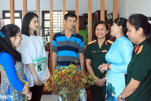 Hội LHPN tỉnh thăm nữ thanh niên tình nguyện lên đường nhập ngũ