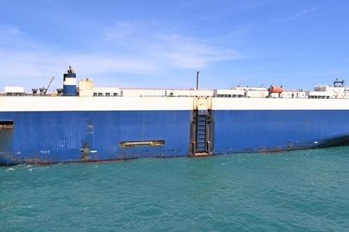 Phối hợp chữa cháy kịp thời tàu chở hơn 4.500 ôtô khi qua vùng biển Vũng Tàu