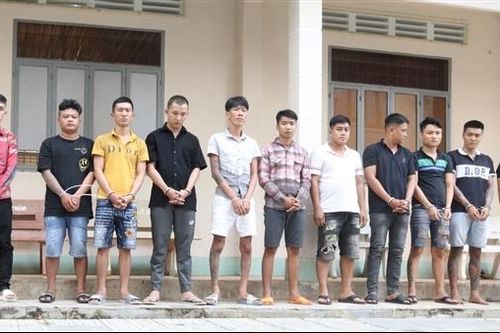 Khống chế nhóm đối tượng mang súng đi đòi nợ thuê