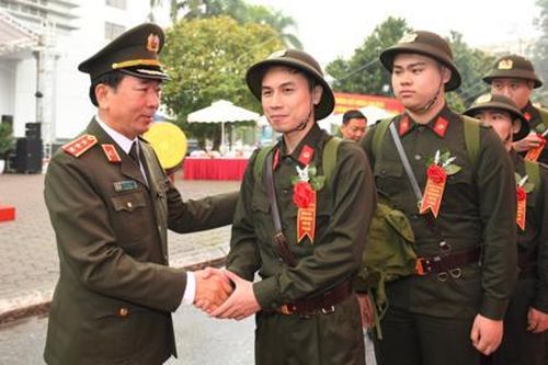 Lãnh đạo Bộ Công an động viên thanh niên ưu tú lên đường nhập ngũ