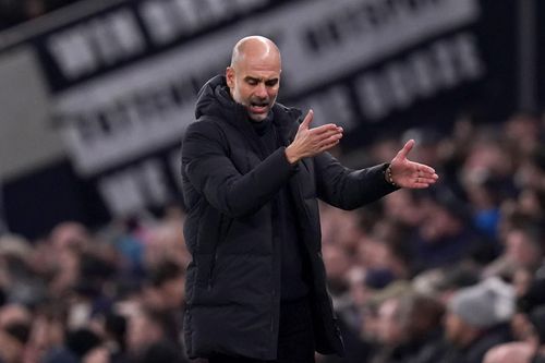HLV Guardiola: Man City không thể nghĩ về ngôi vô địch
