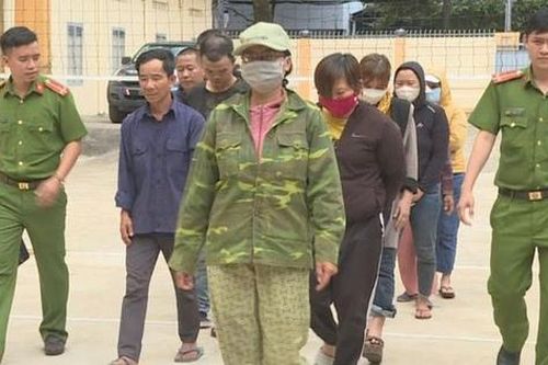 Bắt hàng chục con bạc sát phạt nhau trong rừng