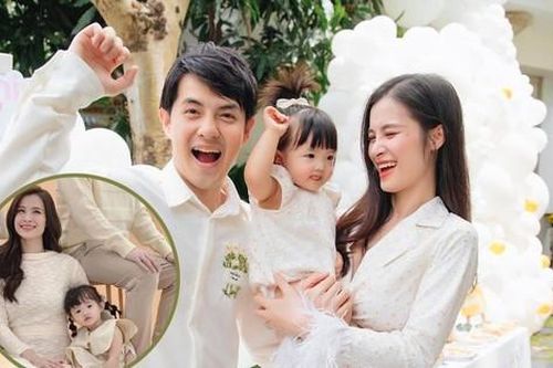 Chia sẻ ảnh hậu trường cùng bé Winnie, Đông Nhi lại vướng nghi vấn mang thai lần hai