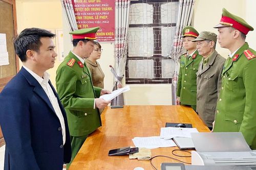 Khởi tố nguyên trưởng thôn tự ý bán đất công