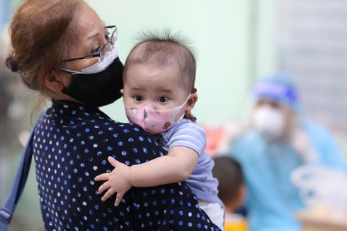 Nguồn cung vaccine tại TP.HCM vẫn nhỏ giọt