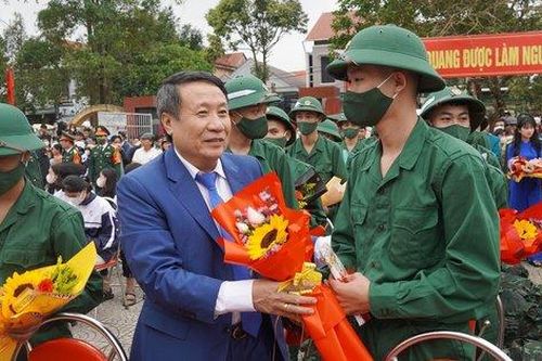 Thanh niên Bắc Trung Bộ nô nức lên đường nhập ngũ