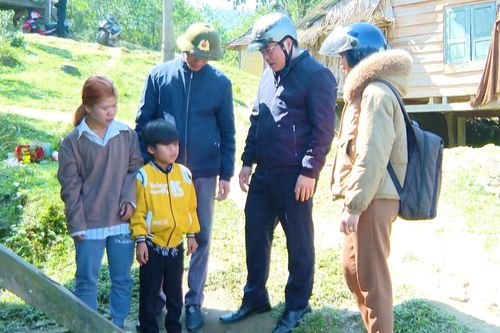 Quảng Bình: Gian nan vận động học sinh trở lại trường