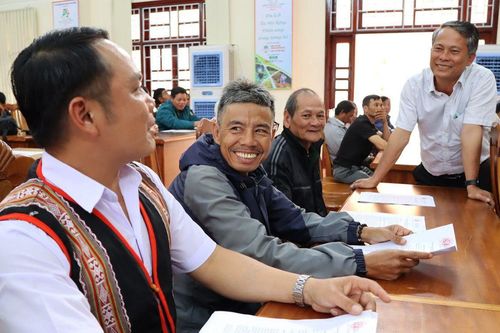 Tuyên dương hơn 100 già làng, người có uy tín