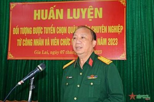 Binh đoàn 15 khai mạc huấn luyện đối tượng được tuyển chọn quân nhân chuyên nghiệp