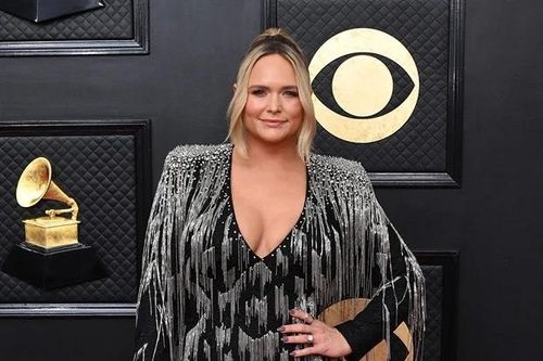 Miranda Lambert 'diện' thiết kế của Lê Thanh Hòa trên thảm đỏ Grammy