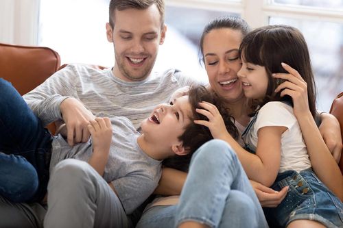 Cách thể hiện tình yêu thương với con trẻ không chỉ bằng lời nói