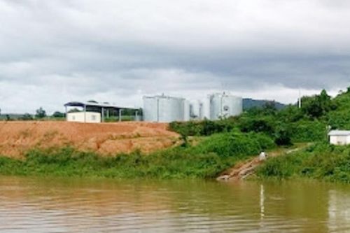 Tìm kiếm người đàn ông nghi bị rơi xuống bể lọc nước thải