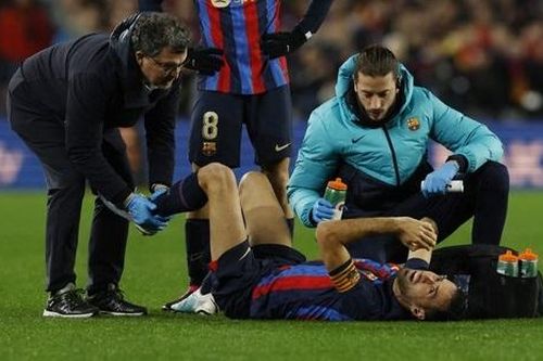 Barca mất trụ cột ở trận 'đại chiến' với Man United