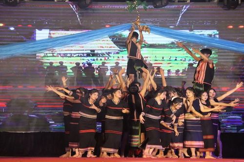 Kon Tum: Khai mạc Phiên chợ Sâm Ngọc linh lần thứ II