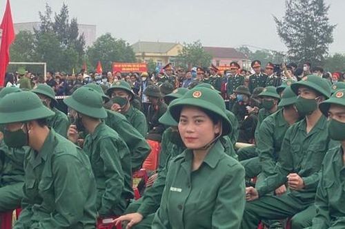 Hơn 100 thanh niên đồng bào Vân Kiều, Pa Kô lên đường nhập ngũ