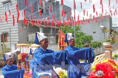 Người dân tấp nập về dự lễ nhớ ơn Bà đỡ ở Bình Định