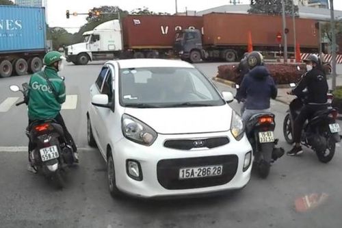 Hải Phòng: Phạt lái xe ôtô đi ngược chiều khiến người tham gia giao thông hoảng sợ