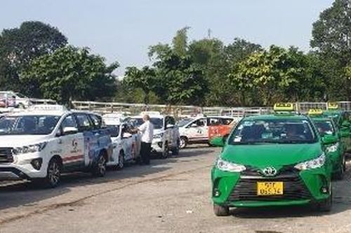 Xin gia hạn khu đất 3.500m2 trước cổng Tân Sơn Nhất làm bãi đỗ taxi