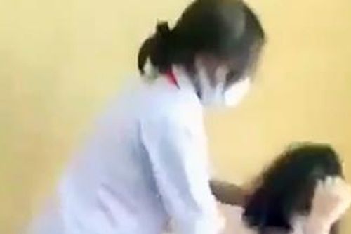 Nữ sinh tổ chức đánh bạn, quay clip vì 'không thích thì đánh'