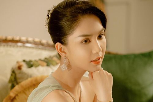 Chị Chị Em Em 2 vướng nghi vấn dùng cảnh nóng của Ngọc Trinh để PR phim