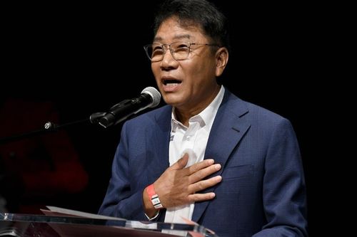 Biến căng nội bộ SM: Lee Soo Man phản đối bán cổ phần cho Kakao, tuyên bố sẽ xin lệnh cấm