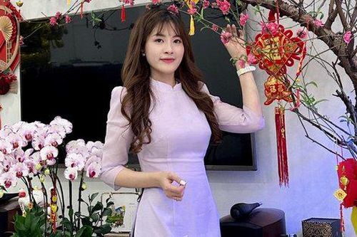 Mẹ 3 con U40 vẫn giữ nhan sắc vạn người mê