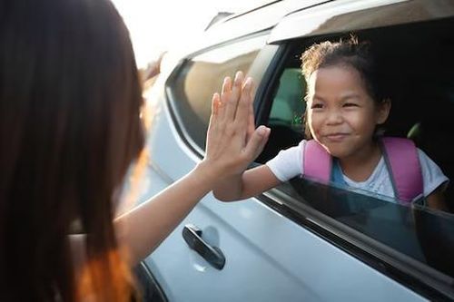 Cho con 'du học non' lợi hay hại? Vị giáo sư nổi tiếng phân tích thấu tình đạt lý