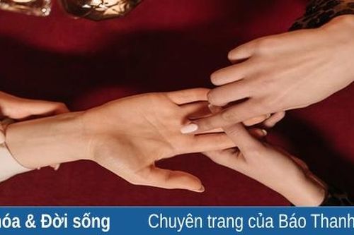 'Đúng nhận, sai cãi' và chuyện xem bói đầu năm