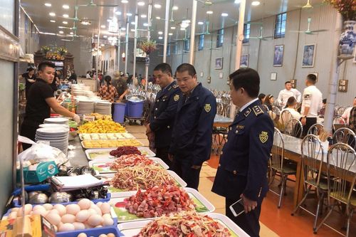 QLTT Hà Nội: Kiểm tra, giám sát an toàn thực phẩm tại lễ hội chùa Hương