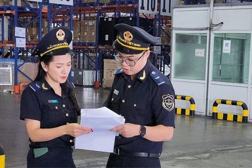 Thông quan 'xuyên tết' hỗ trợ tối đa hoạt động xuất nhập khẩu
