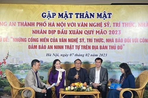 Văn nghệ sĩ, trí thức, nhà báo góp phần giữ gìn trật tự an toàn xã hội