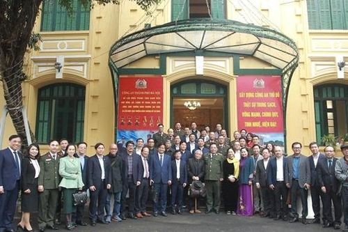 Tri ân giới văn nghệ sĩ, trí thức, nhà báo có cống hiến trong đảm bảo ANTT trên địa bàn Thủ đô