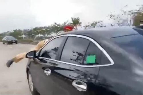 Tạm giữ đối tượng chống người thi hành công vụ