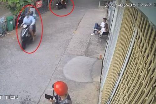 Đi gửi thiệp đám cưới, cô gái bị 2 thanh niên giật điện thoại trị giá 30 triệu đồng