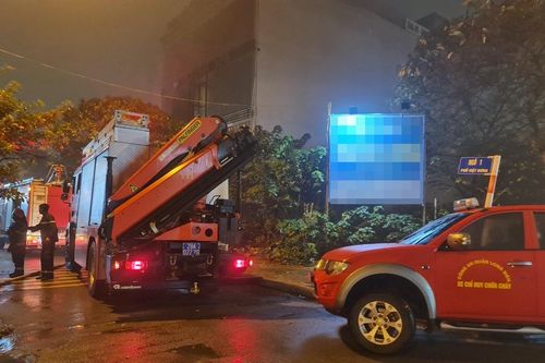 Hà Nội: Cháy quán massage, nhiều người được giải cứu