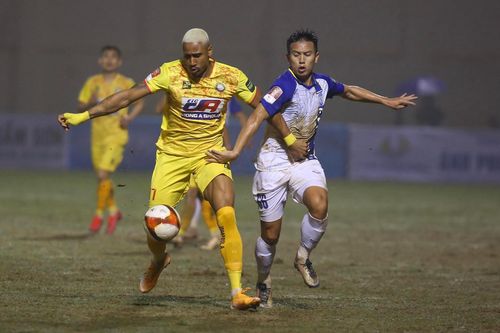Hàng công phung phí cơ hội, Thanh Hóa hòa SLNA